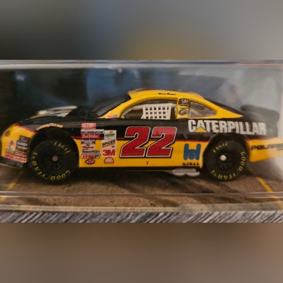 Hot Wheels 1:64 scale die cast car. NASCAR #22 CATERPILLAR. NWOT!!! - Picture 4 of 5